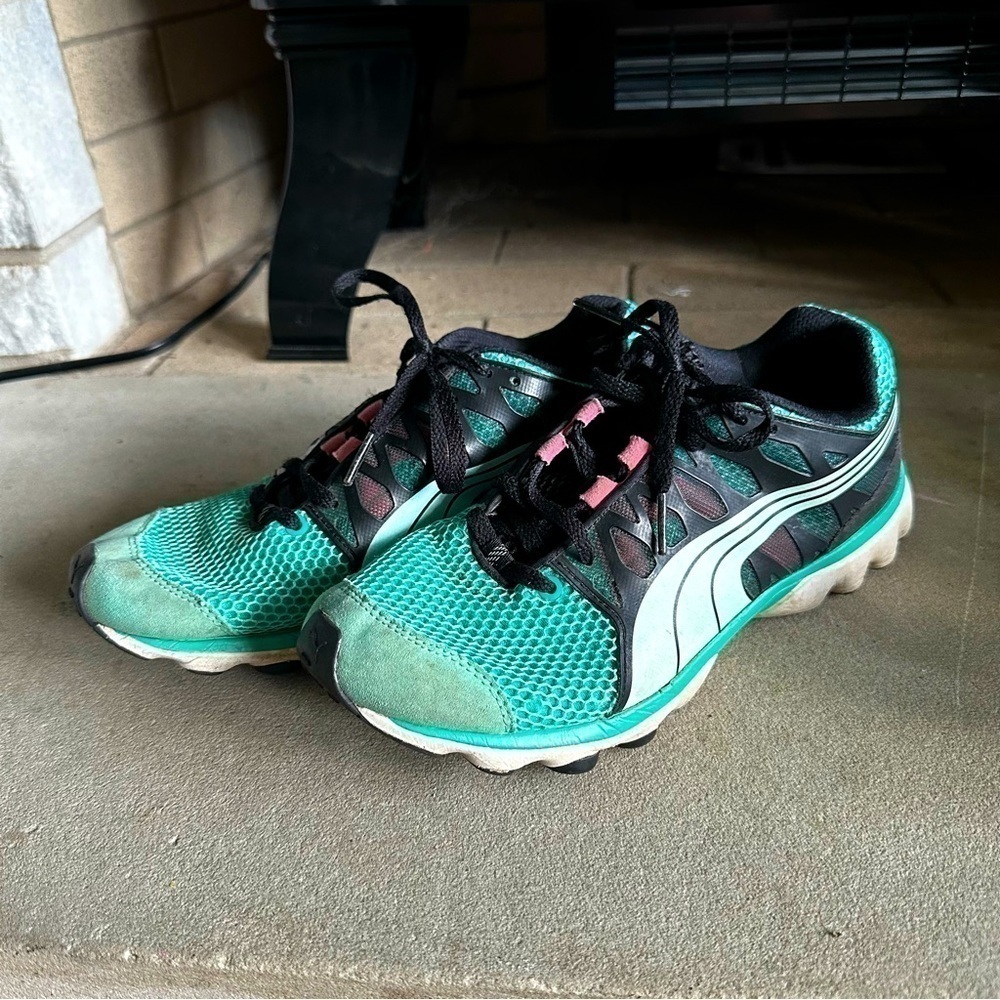 Puma women’s walking athletic shoes size 7